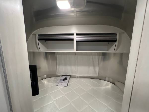 2022 Airstream Bambi 16RB - Image 12