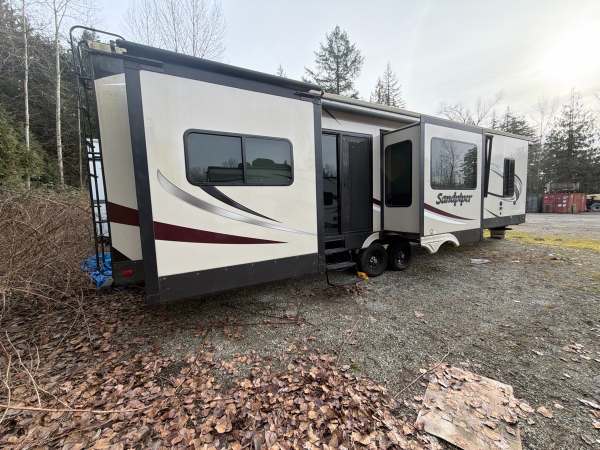 2020 Forest River Sandpiper 403RD - Image 6