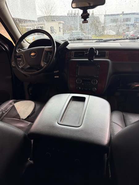 2013 Chevrolet Tahoe LTZ AWD - Image 9