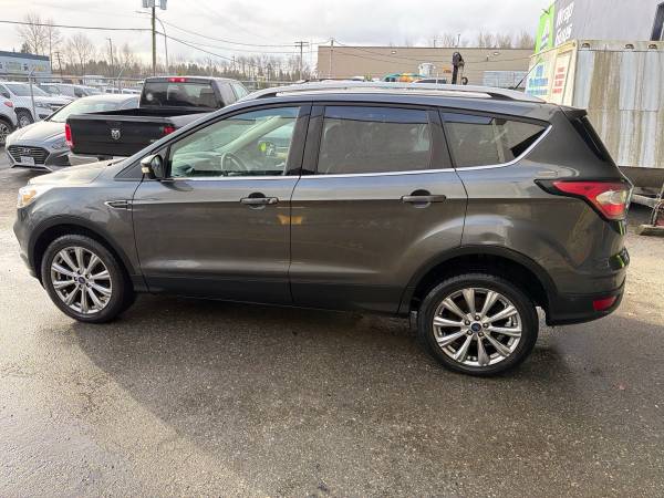 2018 Ford Escape Titanium 4WD - Image 3