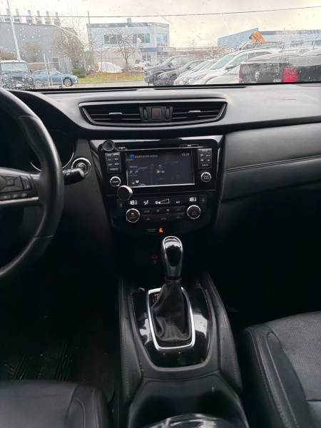 2017 Nissan Rogue SL AWD - Image 10