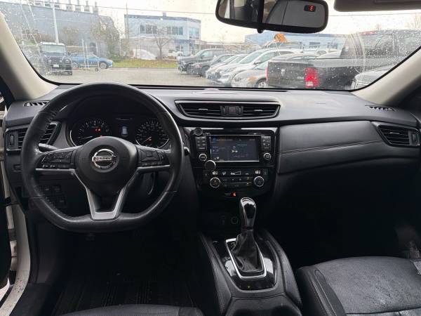 2017 Nissan Rogue SL AWD - Image 8