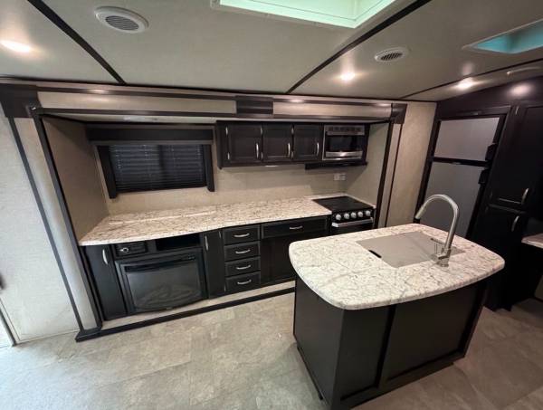 2019 Grand Design Imagine 2670MK - Image 8