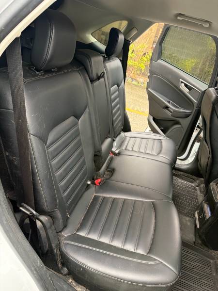 2022 Ford Edge SEL AWD - Image 11