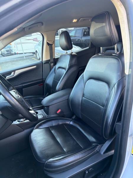 2020 Ford Escape SEL AWD - Image 12