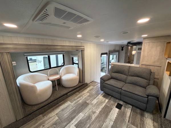 2022 Forest River Sandpiper 391FLRB - Image 7