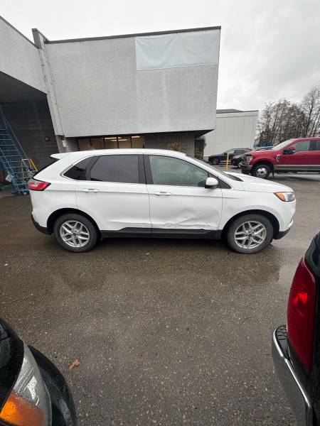 2022 Ford Edge SEL AWD - Image 5