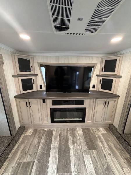 2022 Forest River Sandpiper 391FLRB - Image 9