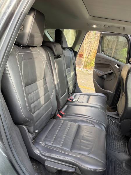 2018 Ford Escape Titanium 4WD - Image 12