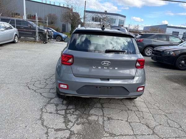 2021 Hyundai Venue SEL Sport Utility 4D - Image 9