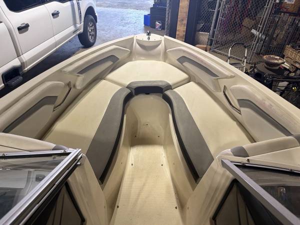 2013 Larson LX 225S - Image 12