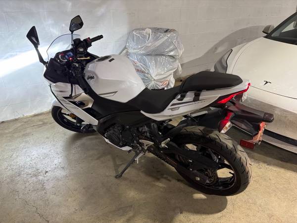 2023 Kawasaki Ninja 400 - Image 5