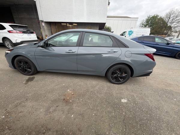 2021 Hyundai Elantra SEL - Image 3