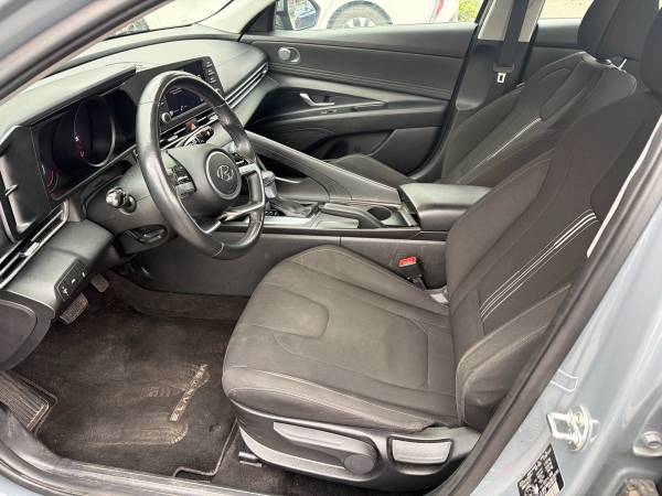 2021 Hyundai Elantra SEL - Image 13