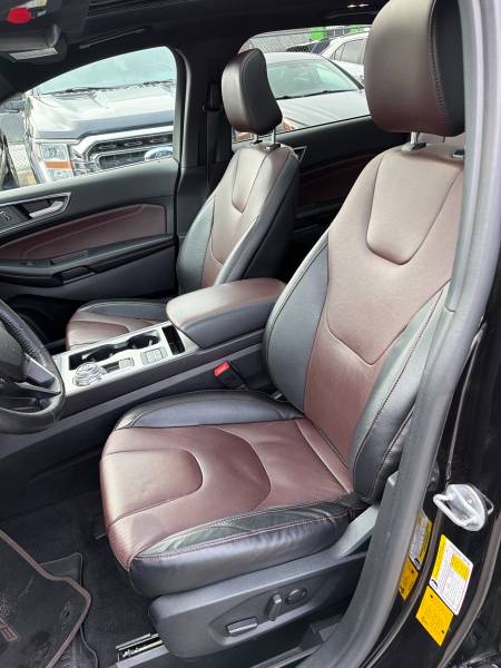 2022 Ford Edge Titanium AWD - Image 14