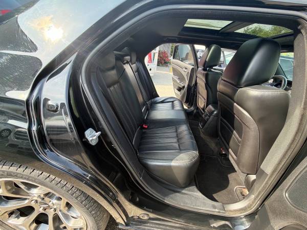 2016 Chrysler 300S - Image 14