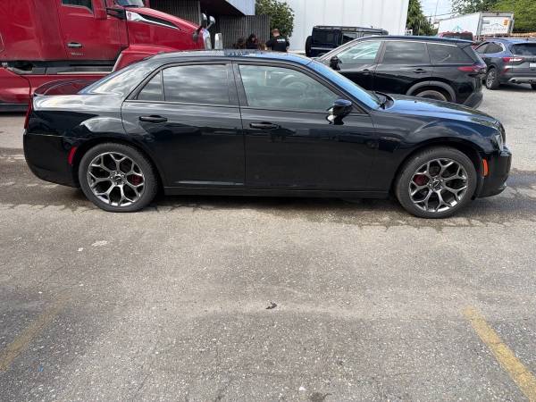 2016 Chrysler 300S - Image 8