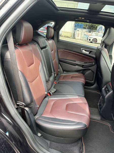 2022 Ford Edge Titanium AWD - Image 16