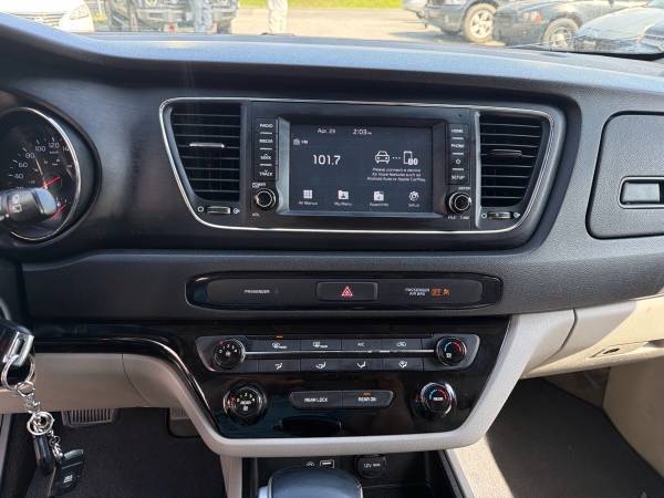 2019 Kia Sedona LX - Image 11