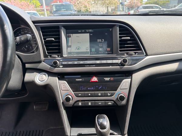 2017 Hyundai Elantra SE Limited 4D - Image 12