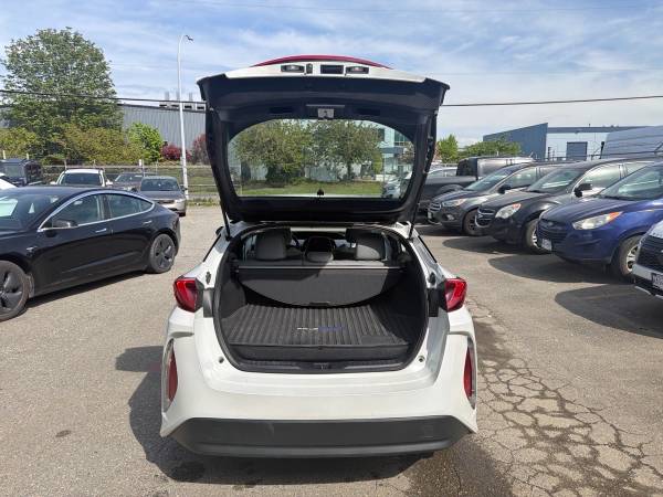 2022 Toyota Prius Prime LE Hybrid - Image 14