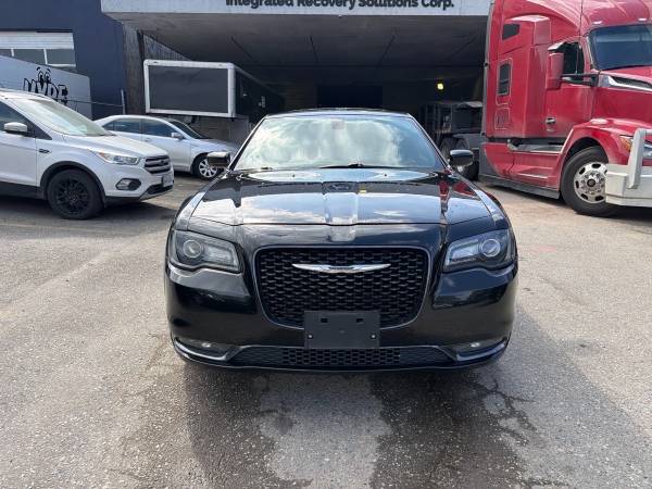 2016 Chrysler 300S - Image 3