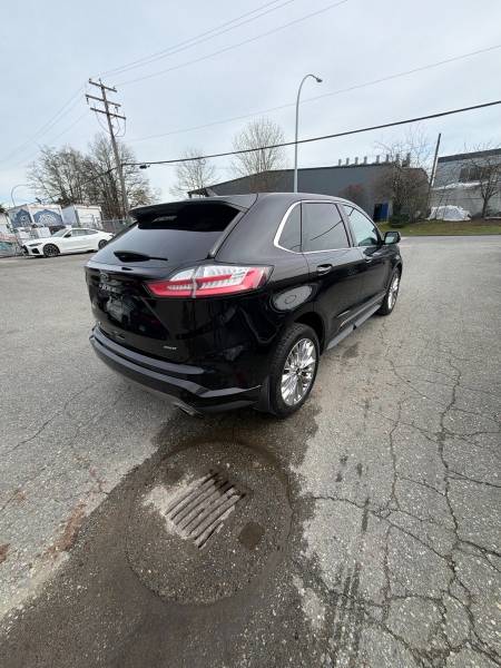 2022 Ford Edge Titanium AWD - Image 6