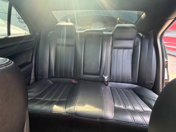 2016 Chrysler 300S - Image 16
