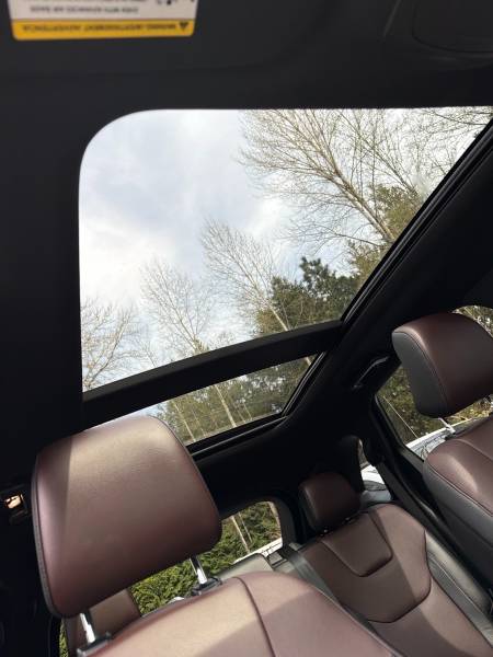2022 Ford Edge Titanium AWD - Image 17