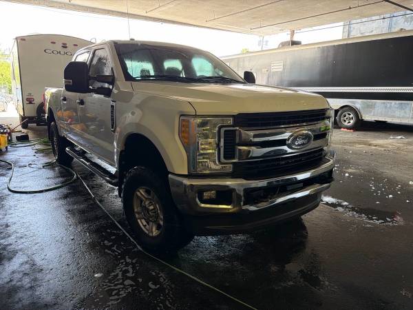 2017 Ford F250 XLT 4WD - Image 7