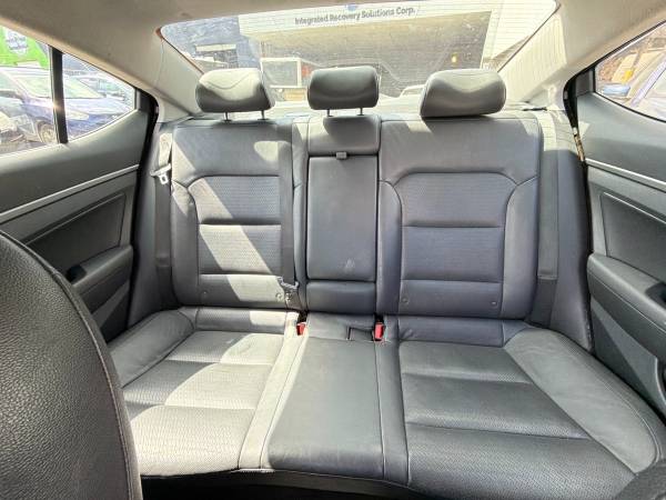 2017 Hyundai Elantra SE Limited 4D - Image 16