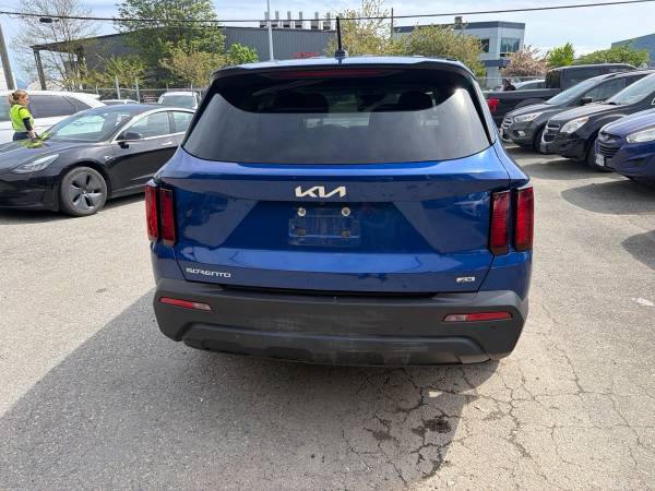 2023 Kia Sorento LX AWD - Image 5