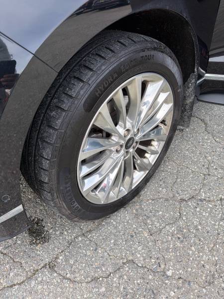 2022 Ford Edge Titanium AWD - Image 26