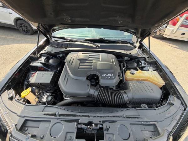 2016 Chrysler 300S - Image 22