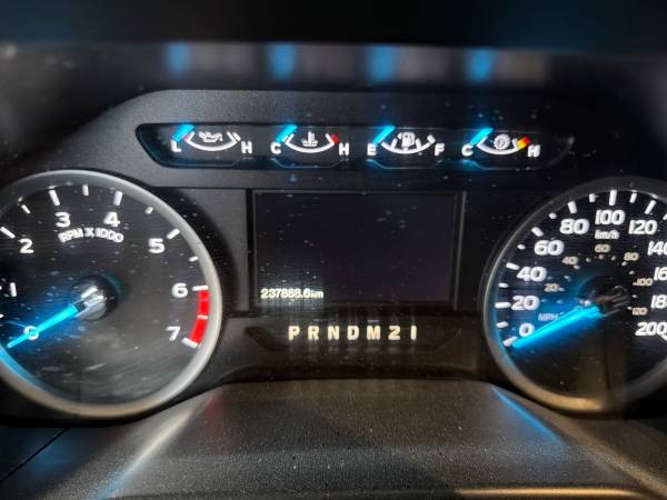 2017 Ford F250 XLT 4WD - Image 10