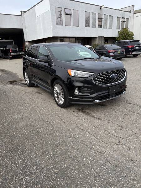 2022 Ford Edge Titanium AWD - Image 5