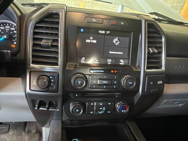 2017 Ford F250 XLT 4WD - Image 11