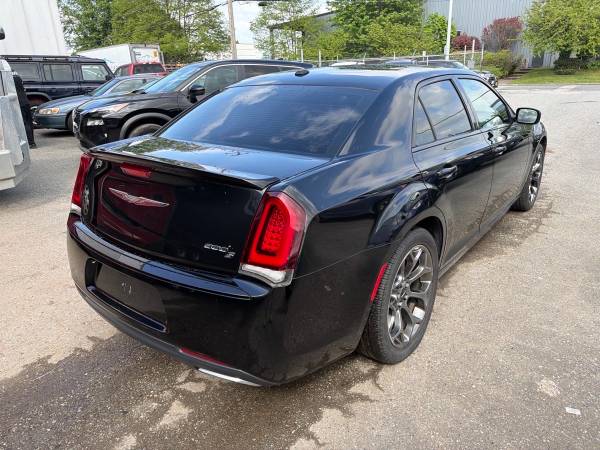 2016 Chrysler 300S - Image 7