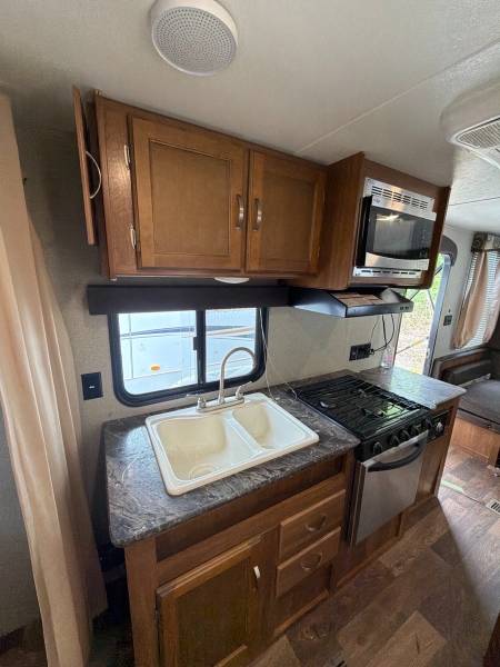 2018 Keystone Springdale 211 SRT - Image 9