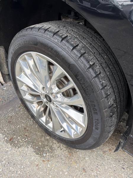 2022 Ford Edge Titanium AWD - Image 27
