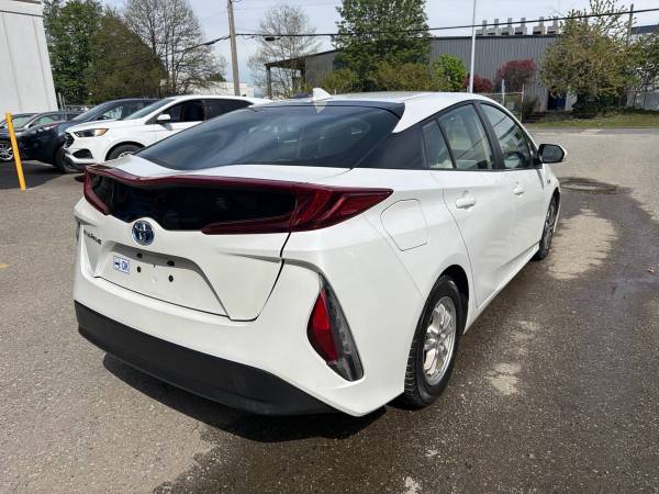 2022 Toyota Prius Prime LE Hybrid - Image 6