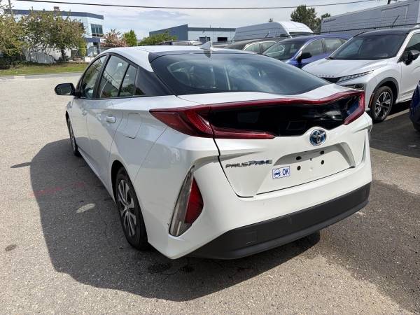 2022 Toyota Prius Prime LE Hybrid - Image 4