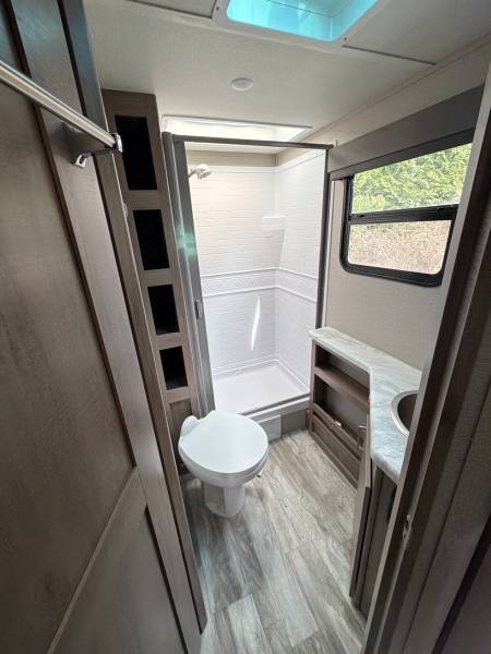 2022 Grand Design Imagine 21BHE - Image 18