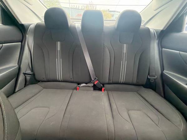 2021 Hyundai Elantra SEL - Image 16