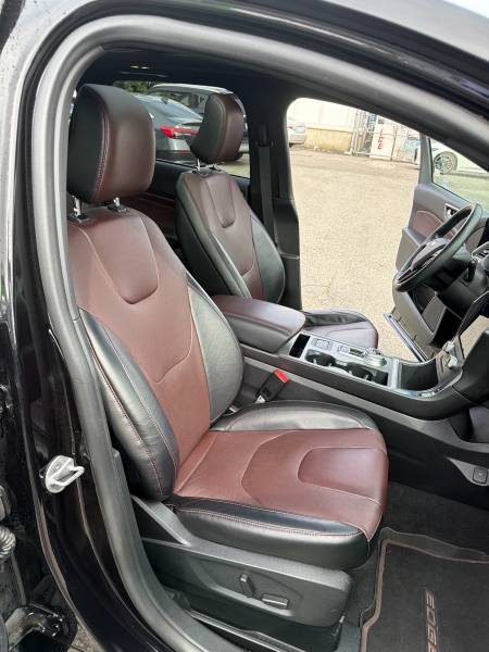 2022 Ford Edge Titanium AWD - Image 15