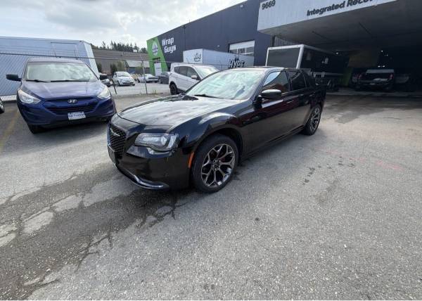 2016 Chrysler 300S - Image 9