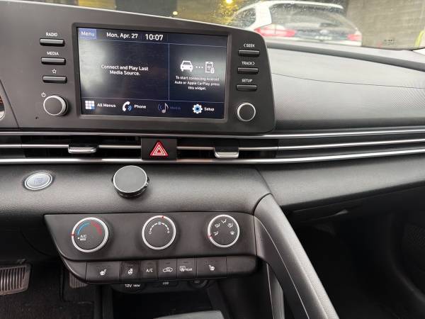 2021 Hyundai Elantra SEL - Image 11