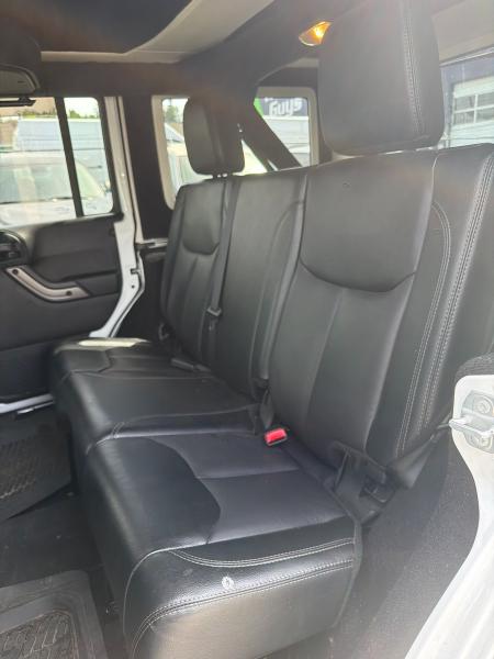2018 Jeep Wrangler Unlimited Sahara - Image 15
