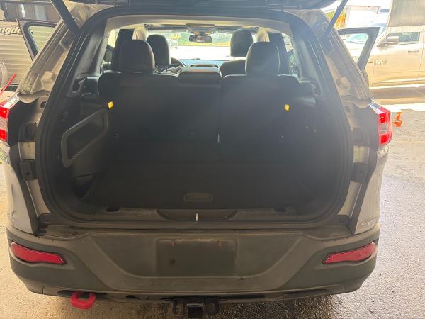 2016 Jeep Cherokee Trailhawk - Image 17
