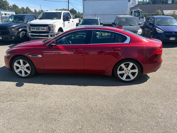 2018 Jaguar XE Prestige - Image 3